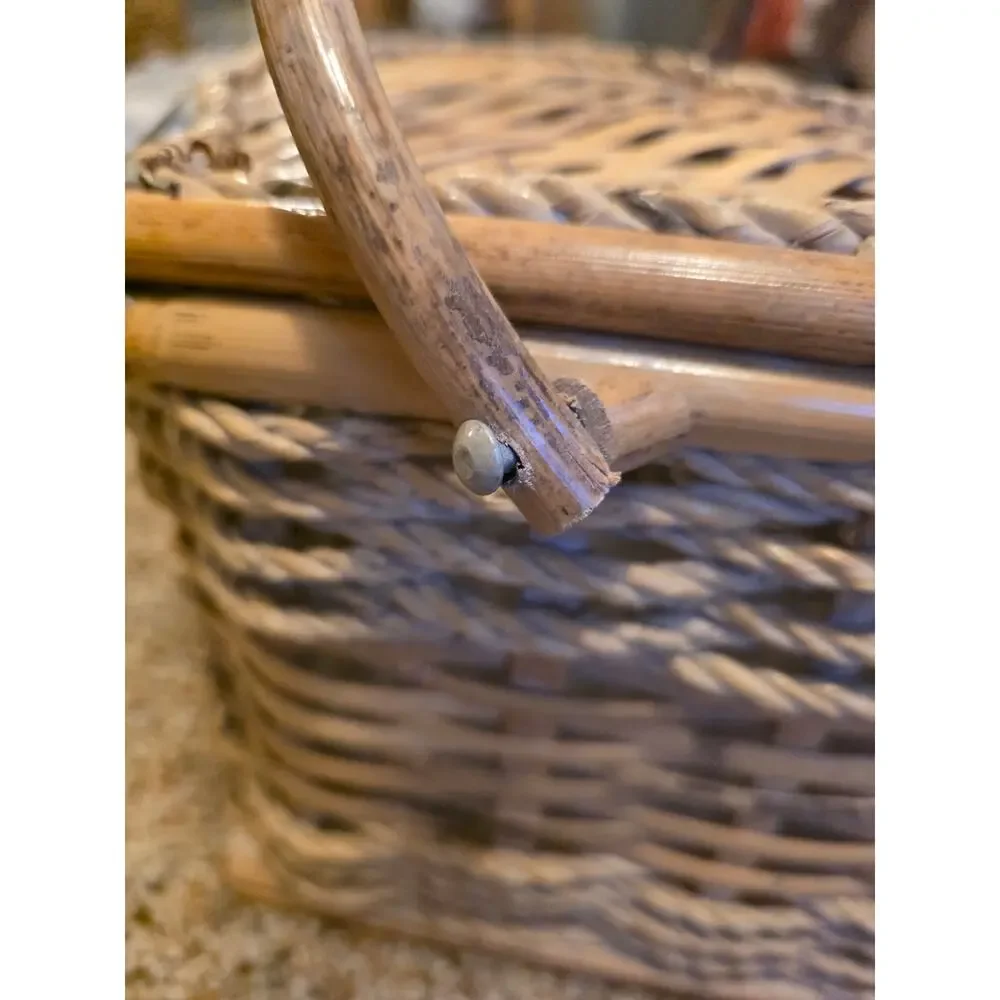 VTG Made in Philippines Heart-Shaped Hard Sided Wicker Picnic Basket Handles